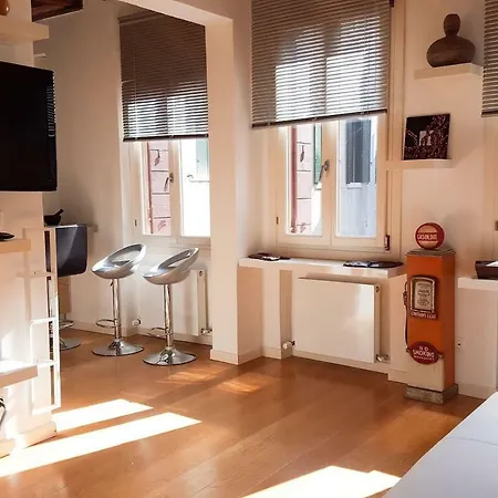 Angels With Us البندقية